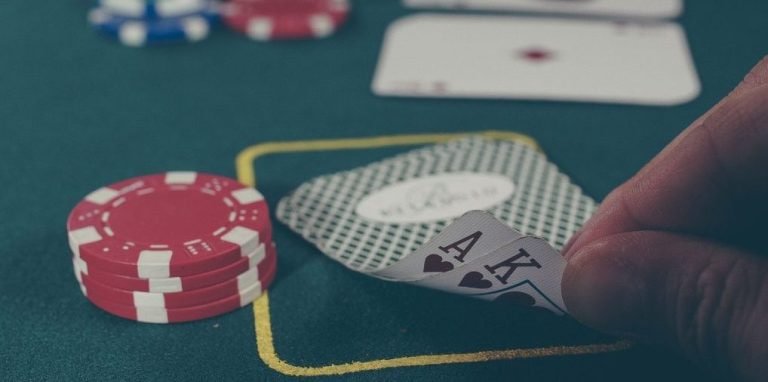 Tampilan perbandingan antarmuka mahjong 88 di aplikasi Android dan di browser iOS